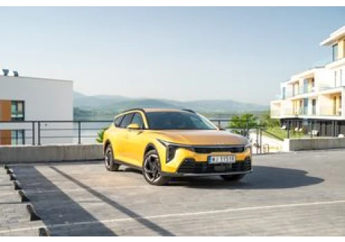 Corolla ma nowego konkurenta. Kia K4 doczekała się pełnej hybrydy