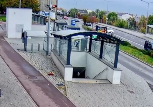 Oklejał ściany przejścia podziemnego w Mysłowicach. Wpadł przez monitoring
