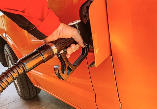 Lekka ulga na stacjach przed weekendem. Benzyna w dół, ale diesel wciąż powyżej 8 zł