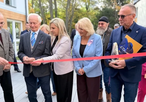 Nowy kompleks dla seniorów otwarty w Sobieszowie. Pierwsi mieszkańcy już tu są