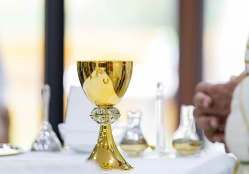 Jakie błędy popełnił proboszcz parafii w Grojcu? Kanonista wyjaśnia