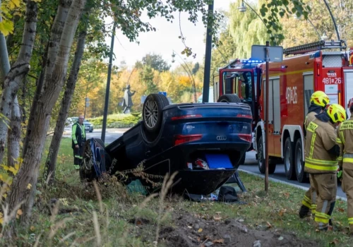 Dachowanie samochodu na DK 79 w Jaworznie
