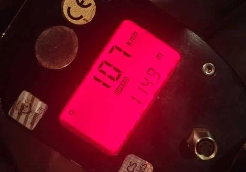 Pędził przez główną ulicę w Olsztynie 107 km/h. Kontrola miała poważny finał