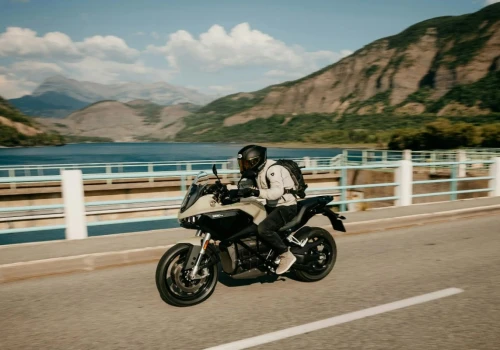 Rekord zasięgu elektrycznego motocykla Zero DS – 436,5 km na jednym ładowaniu