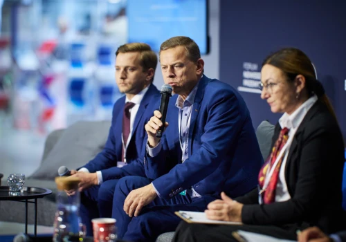 Humanoidy zastąpią tam ludzi? Prezes giełdowej spółki widzi je w swoich fabrykach