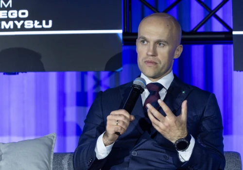 Przemysł robi zwrot w strategiach zakupu energii. Liczy się nie tylko cena