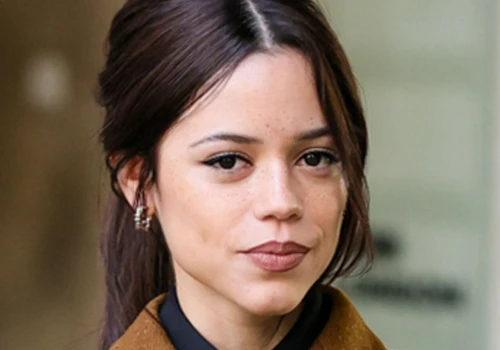 Jenna Ortega skradła show w Londynie. Stylizacja prosto z wybiegu