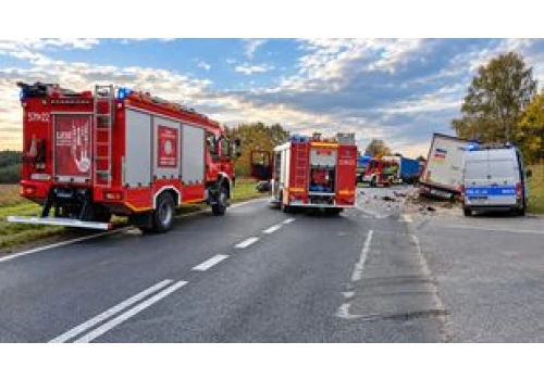Poważny wypadek na DK 10. Droga zablokowana