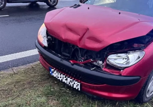 Peugeot uderzył w tył Mercedesa na trasie S5