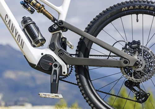 Canyon zmienia Shimano na Avinox. Nowy model ma do 150 Nm i bardzo rozsądną masę