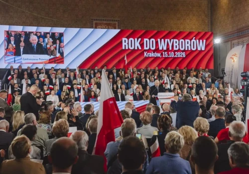 Benzyna za 5,19 zł i inne niespełnione obietnice. „Białe koszule przyniosły czarną rzeczywistość”