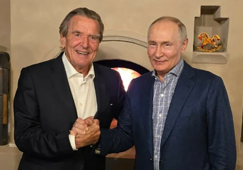 Gerhard Schröder zarabia mimo sankcji. Tak płyną do niego pieniądze