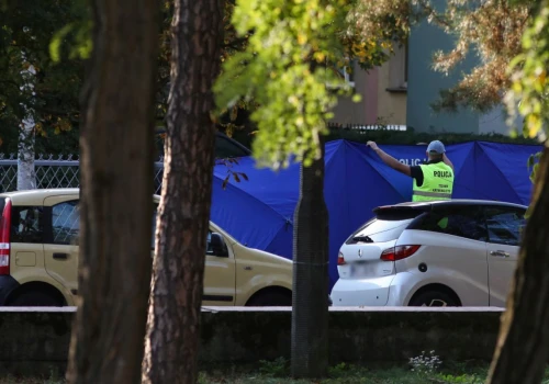 Nie żyje ojciec nożownika z Ostrołęki. Prokuratura ujawnia wstępne ustalenia