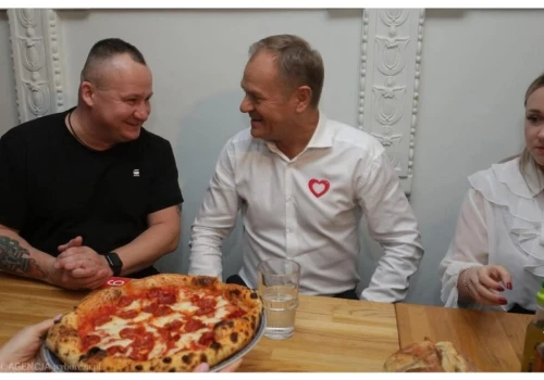 JAGODNO MA DWIE TWARZE. TUSK, PIZZA I KRYMINALNA PRZESZŁOŚĆ, O KTÓREJ NIE MÓWIONO