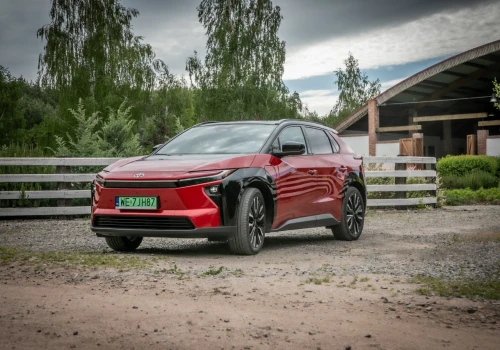 Toyota liderem polskiego rynku po trzech kwartałach 2026. Rejestracje elektryków wzrosły o 215%