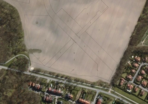 Szukają chętnych na działki koło marketu