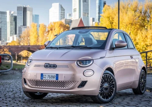 Szef Stellantis ostro o elektrykach w USA: „Bańka napędzana przepisami”