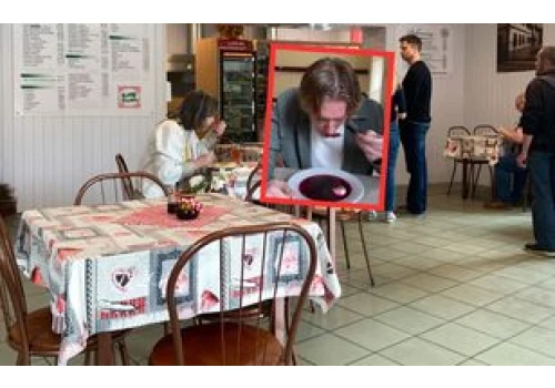 Niemiec w barze mlecznym. Nawet Polacy są zdziwieni, co mu podano