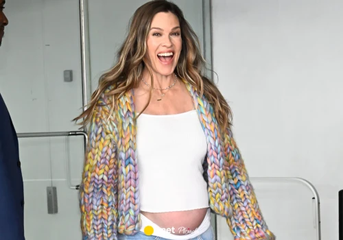 52-letnia Hilary Swank pokazała się po ogłoszeniu ciąży. Podkreśliła brzuszek