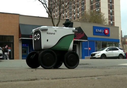 Pozwy przeciwko firmom Coco i Serve w Chicago. Chodzi o dane biometryczne zbierane przez roboty