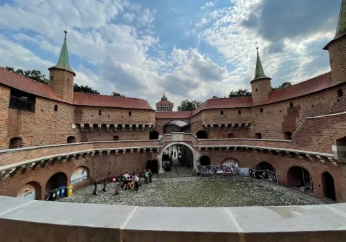 Rycerze i alchemik w Barbakanie. Stare Miasto szykuje święto