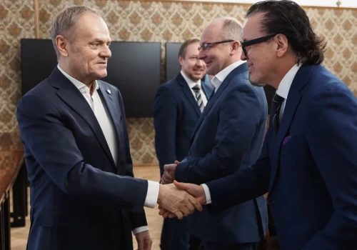 Rząd: wiosną wbicie łopaty, pierwsze auto za trzy lata. Fajnie, a co z dopłatami do elektryków?