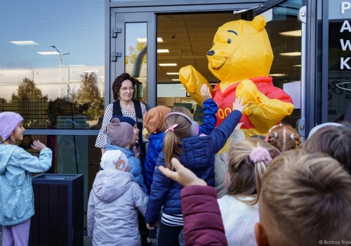 Kubuś Puchatek ma sto lat. Przedszkolaki świętowały w kaliskiej Książnicy Pedagogicznej