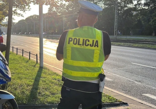 143 zabranych praw jazdy i mandaty na 1,4 mln zł. Policja ujawniła efekty specjalnej akcji, która nadal trwa