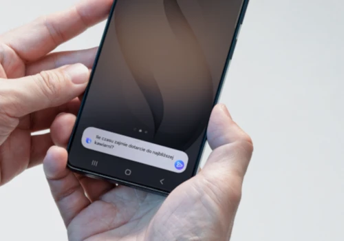 Bixby po polsku już działa. Inaczej niż Siri. Samsung wyprzedza Apple
