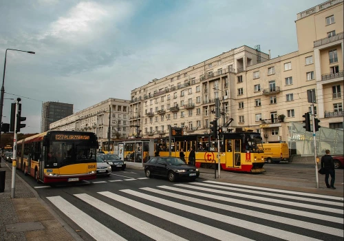 Miasta inwestują w transport publiczny, mieszkańcy korzystają