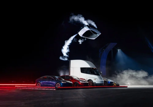 Latająca Tesla Roadster, czyli dlaczego Apple nie robi telefonów z wodotryskami