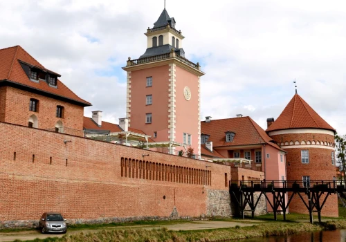 Piękniej niż w Malborku? Ten zamek wygląda jak z filmu, a mieszkał w nim sam Ignacy Krasicki
