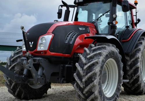87 km/h ciągnikiem. Valtra testowana na torze Formuły1