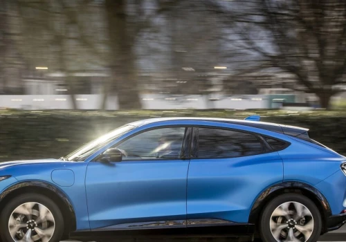 Ford Mustang Mach-E z poważną usterką. Elektryczny SUV może sam ruszyć z miejsca