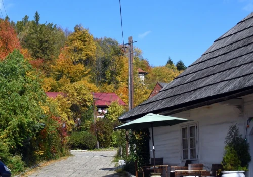 Miasto Aniołów jesienią jest pełne uroku. Niecałą godzinę drogi od Krakowa