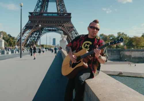 Czadoman zaskoczył nowym utworem. „Paris” to zupełnie inne brzmienie