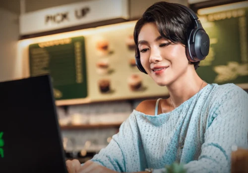 Razer pokazał słuchawki, które wytrzymają nawet 70 godzin. Do tego oferują ANC i dźwięk przestrzenny