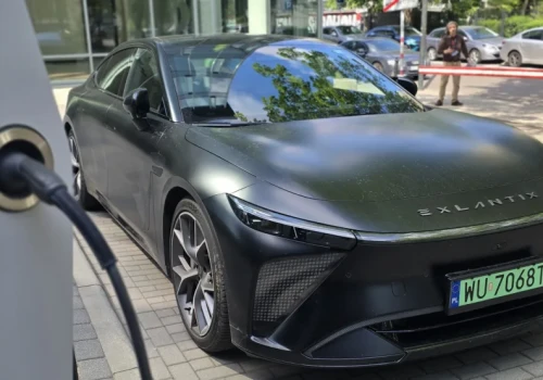 Koniec łatwego eksportu z Chin? Nowe ograniczenia mocno uderzą w producentów EV