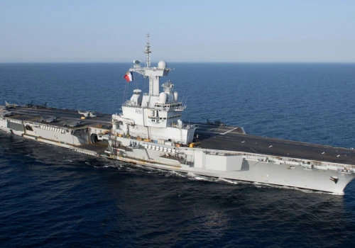 Francja rozważa wydłuże­nie służby Charles’a de Gaulle’a poza 2038 rok