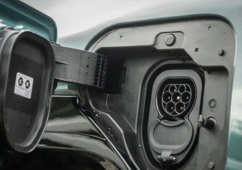 Mechanik zdradził, jakie auto by kupił. Wskazał konkretny napęd i kraj pochodzenia