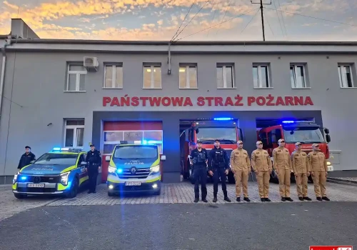 Strażacy i policjanci z powiatu lwóweckiego oddali hołd poległym kolegom