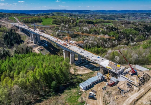 Pełnym gazem do granicy, potem ostre hamowanie. Budowniczowie Via Carpatii nie zgrali terminów