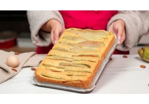 Zrób ciasto z przepisu dnia, a nikt nie wspomni o szarlotce. Wersja z gruszką na pewno zrobi furorę