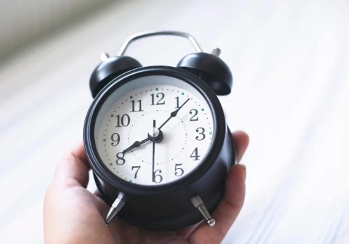 Zmiana czasu z letniego na zimowy. W który weekend przestawiamy zegarki?