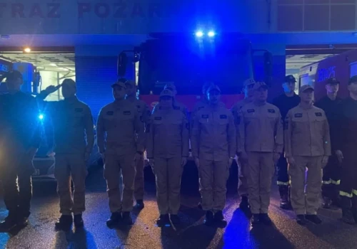 Łomżyńscy strażacy w milczeniu oddali hołd kolegom, którzy zginęli na służbie