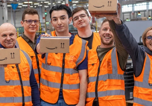 W Amazonie mają tysiące miejsc do obsadzenia. Płacą 8400 zł i dają obiady za złotówkę
