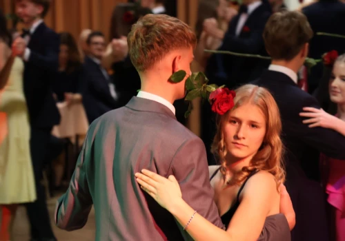 Od walca po jive’a. Uczniowie Polskiego Gimnazjum pokazali, czego nauczyli się na kursie tańca