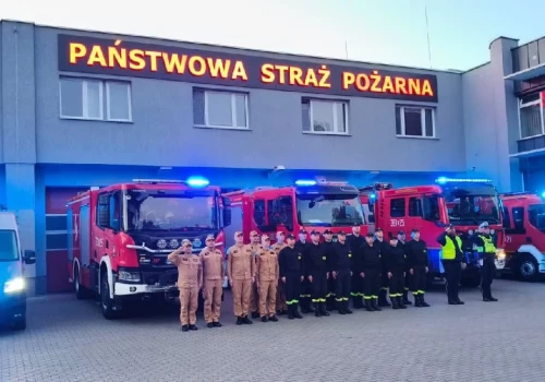 Syreny zawyły w Koninie o godzinie 18. Strażacy oddali hołd kolegom, którzy zginęli podczas akcji
