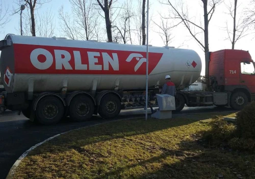 Nawet ćwierć tysiąca cystern dziennie. Benzyna i diesel z Polski trafiają na Ukrainę w gigantycznych ilościach za niecałe 3 zł za litr