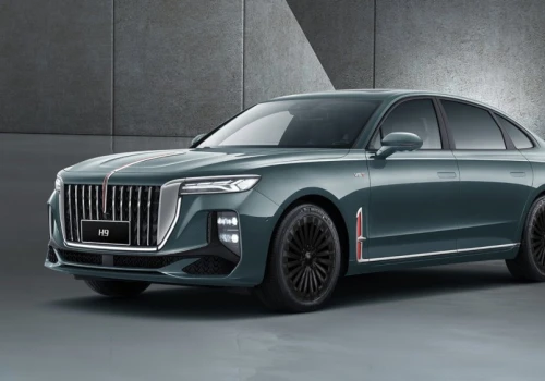 Jeździłem chińską limuzyną, która udaje Rolls-Royce'a. Hongqi H9 jest pełne paradoksów